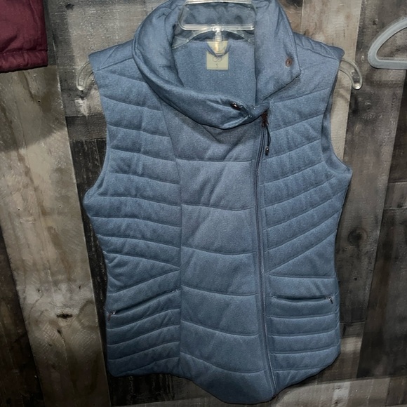 CALIA BY CARRIE UNDERWOOD, GREY VEST, SMALL, WORN - Picture 1 of 1